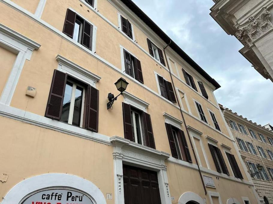 The Grand Tour Couette-café Rome